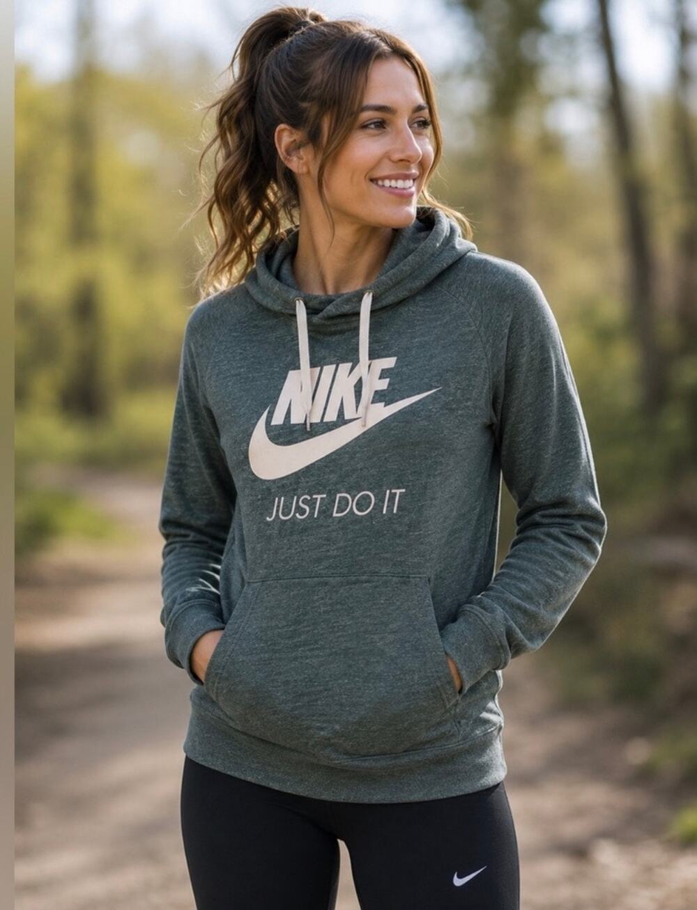 Nike Just Do It Swoosh Hoodie Green Pullover Sweatshirt Size Medium - Picture 1 of 4
